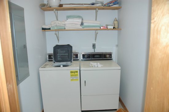 http://www.mountaintoprentals.net/custimages/ww1blaundryroom.jpg